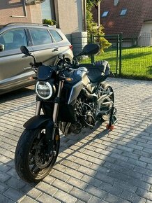 Honda CB650r  ( QUICKSHIFTER )  REZERVOVANA