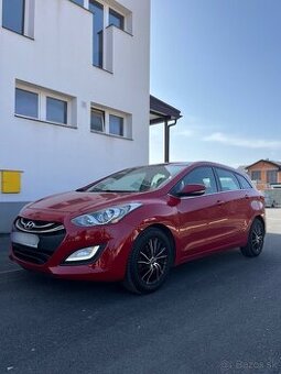 Hyundai i30 1.6 diesel 81kw 2015, nová stk