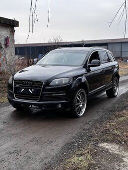 Rozpredam Audi Q7 3.0 TDi quattro S-line . Kod motora : BUG.