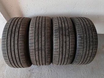 245/45 R19