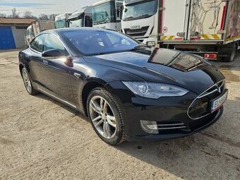 Tesla Model S 85