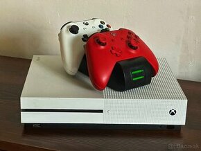 Xbox One S 500gb + 2x joystick + nabíjacia stanica