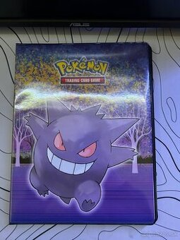 Pokémon album plný kariet