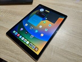 Obrovsky Ipad pro 12.9 1gen plnefunkcny displej je v super s