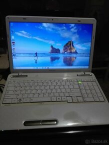 Toshiba i3 4 x 2,1. 15,6" LED. SSD 128 GB. 6 GB.