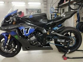 Predam na Yamahu YZF  R1 - 1