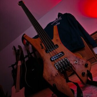 Basgitara 5 strunová fretless headless