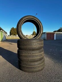 Pirelli Winter 245/45 R18 - 1