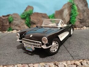 prodám model 1:18 chevrolet corvette 1957