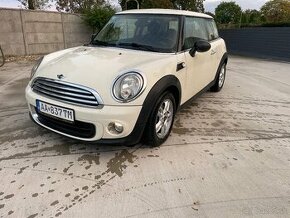 Mini Cooper 1,6 benz.rok.2011