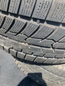 Predam zimne  pneu 215/60 r16.