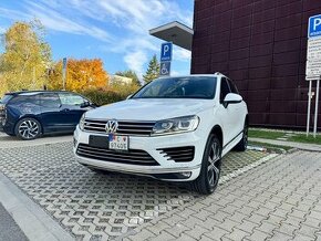 Volkswagen Touareg 3.0 TDi R-line prihlásený