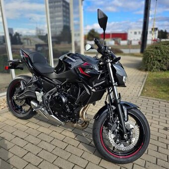 Kawasaki Z650 matte dark gray 2025 50kw aj 35kw