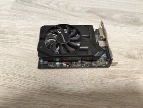 Grafická karta Shapphire Radeon R7 250 2GB