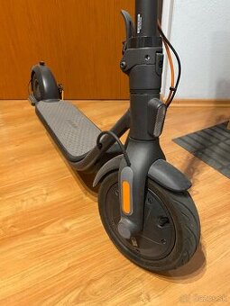 Ninebot kickscooter f30e elektrokolobezka