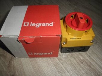 3 fázové vypínače Legrand 3P+N s uzamykaním