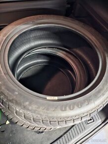 Predám 2ks zimné pneu GoodYear Ultrarip8 245/45 R18 100V