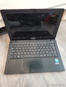 Rozpredam notebook asus X200m