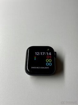 PREDÁM Apple Watch SE 40mm GPS 2. generácia