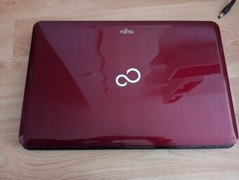 rozpredám na diely notebook Fujitsu lifebook AH531 - 1