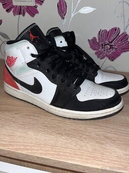 Jordan 1 mid SE