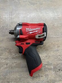 Milwaukee M12 rázový uťahovák