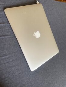 MacBook Air 2017, 13,3