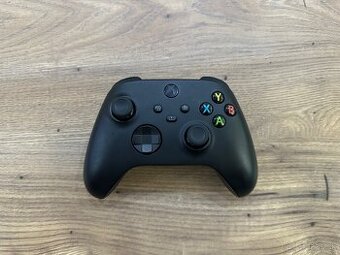 Ovládač na Xbox One a Series X Black