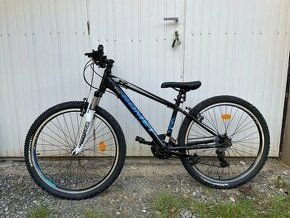 Bicykel ROMET Rambler R6.1 2022 čierna/modrá