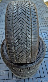 235/45 r17 celoročne pneumatiky