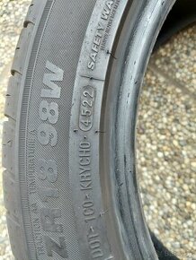 Kumho HS52 235 45 R18 98 W