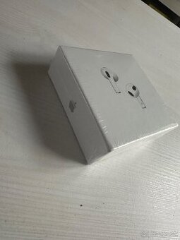 Apple AirPods (3. generácie) s MagSafe nabíjacím puzdrom