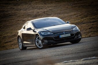 Tesla Model S AWD (70D)