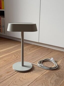 Predám dizajnovu lampu MUUTO linear table lamp sivá