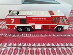 Retro model letiskového požiarneho auta