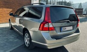 Volvo V70 Momentum 2.0 benzin 107kw - 1