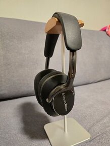 Bowers & Wilkins PX 8