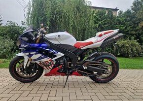 Yamaha R1