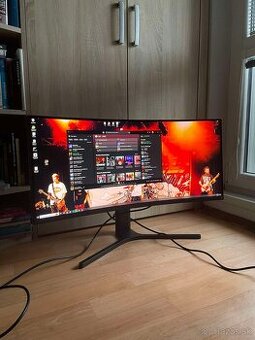 34" Xiaomi Mi Curved Gaming Monitor (144hz, QHD)