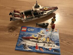 Lego CITY 60147 - Motorovy čln - pláva na vode