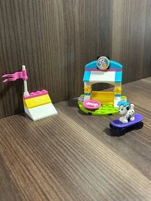 Lego friends psík na skateboarde