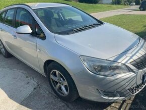 SÚRNE PREDÁM OPEL ASTRA J