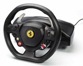 Volant ThrustMaster Ferrari na XBox360 a PC