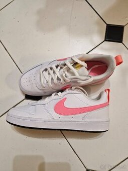 Nove Nike Low 2 v. 38 a pol