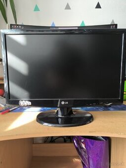 22" LG W2243S-PF 21.5"W LCD 1920x 1080