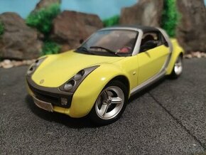 prodám model 1:18 smart roadster - 1