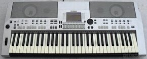 Yamaha PSR S550 - 1