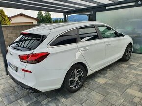 Hyundai i30 kombi 3/2022 family 16000km
