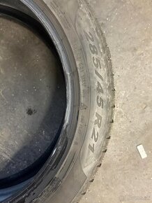 Predám zimné Pneu 285/45R21 2ks