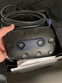 Samotné okuliare HTC Vive Pro 2 + link box